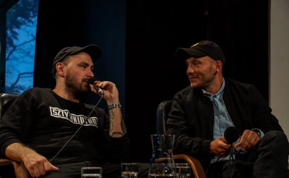Literacki Piatek. Jakub Żulczyk i Krzysztof Skonieczny (12 lipca 2019), fot. Piotr Karoński