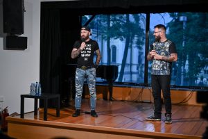 Jakub Ćwiek Maciej Lobo Linke Stand Up Comedy Częstochowa 2021 fot Łukasz Kolewiński