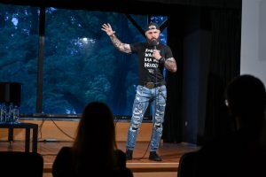 Jakub Ćwiek Maciej Lobo Linke Stand Up Comedy Częstochowa 2021 fot Łukasz Kolewiński