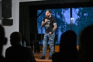 Jakub Ćwiek Maciej Lobo Linke Stand Up Comedy Częstochowa 2021 fot Łukasz Kolewiński