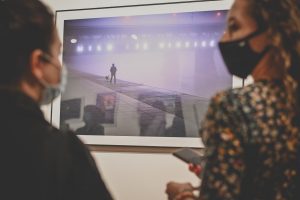 Pstrikailov Michał Krzyszkowski Wystawa fotografii ulicznej Sekretne życie polskich miast