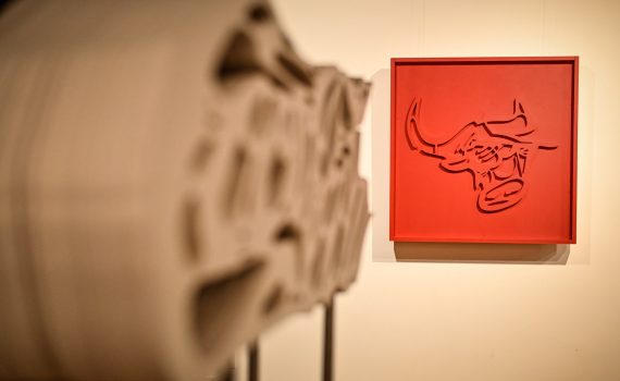 praca artystyczna duetu Sętowski Gawron przedstawiająca zmodyfikowany znak graficzny marki Chicago Bulls