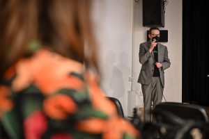 Robert Jasiak witający publiczność podczas wydarzenia