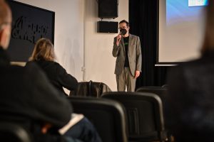 Robert Jasiak witający publiczność podczas wydarzenia