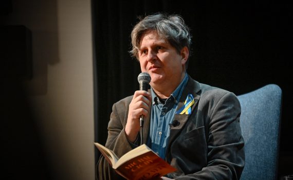 Michał Cichy z książką "Do syta"