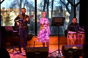 Eduardo Bortolotti, Weronika Zielińska-Wilczyńska i Albert Suazo na Scenie Lokalnej Ośrodka Promocji Kultury Gaude Mater w Częstochowie