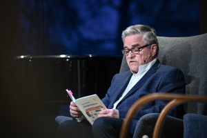 Zbigniew Budek czytający wiersze z tomu Rozproszenie