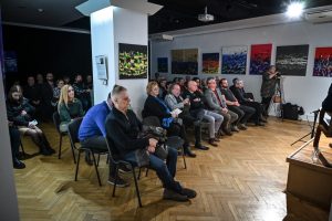 publiczność zgromadzona na spotkaniu autorskim w Ośrodku Promocji Kultury Gaude Mater w Częstochowie