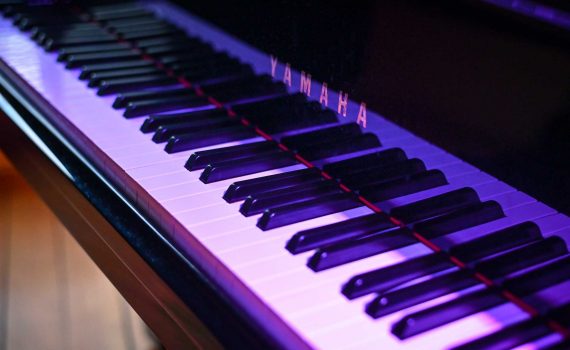 klawisze forepianu marki Yamaha