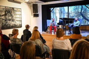 publiczność na spotkaniu autorskim z Marcinem Fabjańskim