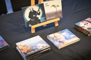 płyty muzyków wystawione na sprzedaż