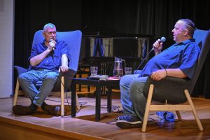 Zdzisław Romulad Sierpiński rozmawia z Wojciechem Kowalski