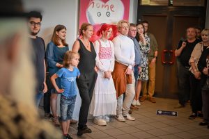 publiczność podczas otwarcia wystawy