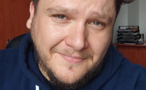 zbliżenie na twarz Przemka Corso