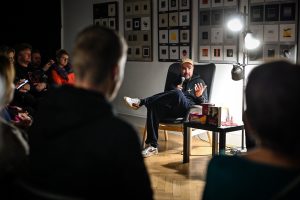 Jakub Żulczyk podczas spotkania autorskiego