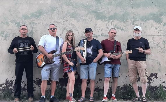 Zespół Cacana Mania z instrumentami