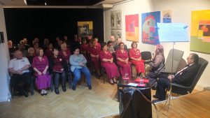 publiczność zebrana na wydarzeniu w ośrodku promocji kultury