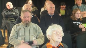 publiczność zebrana na spotkaniu autorskim