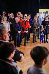 publiczność na wernisażu wystawy