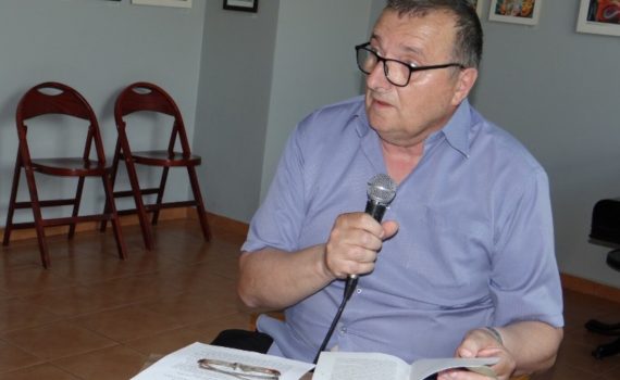 marian grotowski podczas spotkania autorskiego