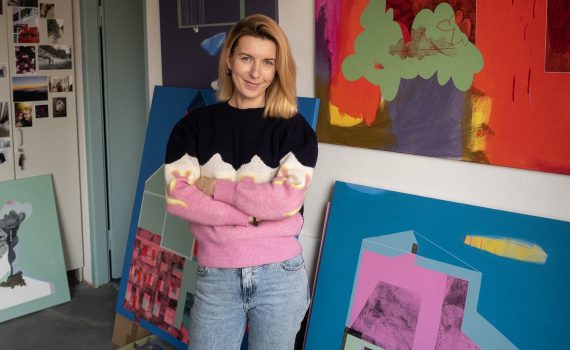 justyna warwas w pracowni artystycznej