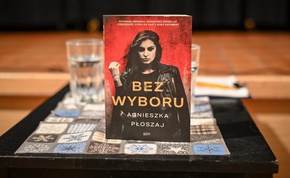 Zdjęcie okładki książki Agnieszki Płoszaj ,,Bez wyboru''.