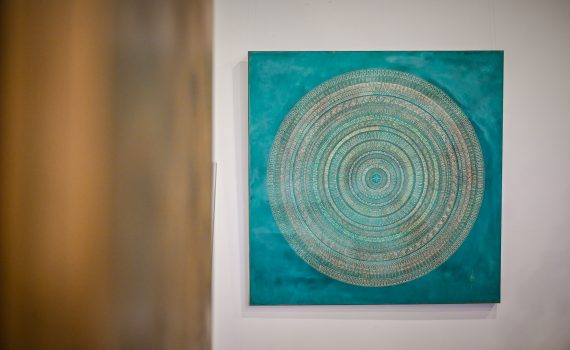 Zdjęcie obrazu przedstawiającego mandalę autorstwa Magdaleny Uchrońskiej